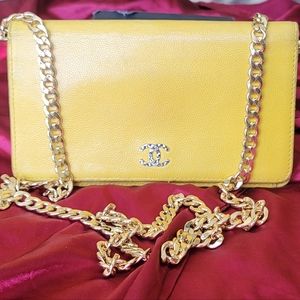 Weekend SALE⚠️SALE⚠️⚠️💯 Authentic CHANEL bifold wallet